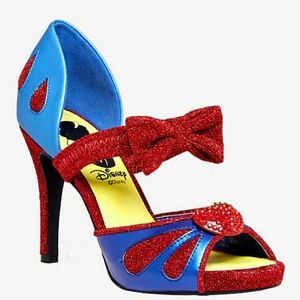 Snow White Heels 🍎